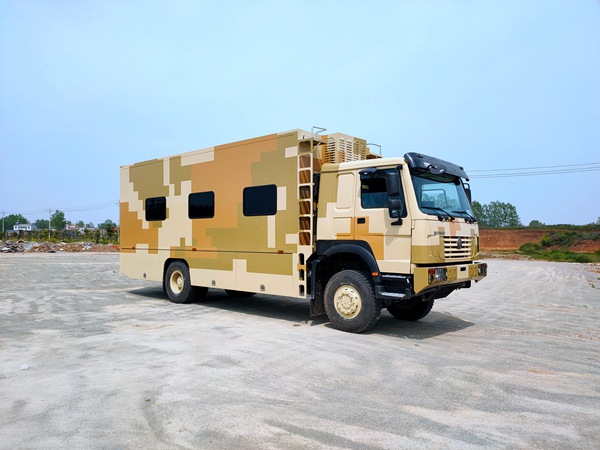 重汽四驅(qū)12人宿營(yíng)車